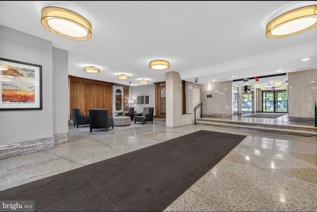 Photo - 1121 University Blvd W