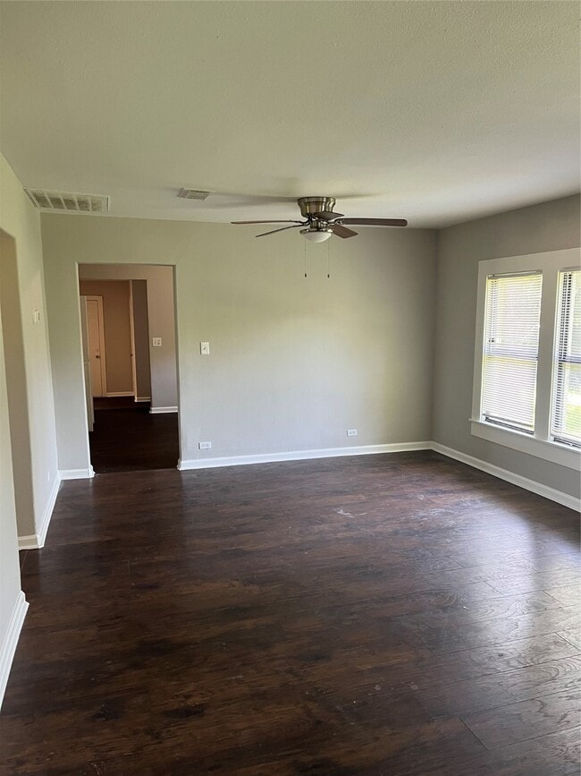 Photo - 205 N Elm St