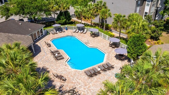 Building Photo - The Enclave at Huntington Woods Rental