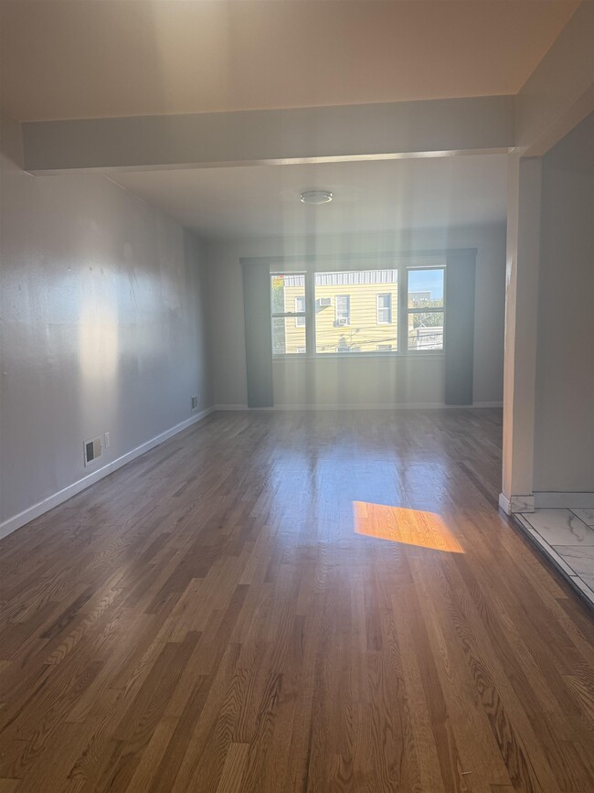 Building Photo - 63 Prospect Ave Unit 1