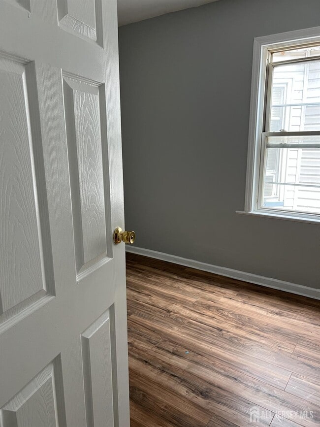 Photo - 498 Norwood St