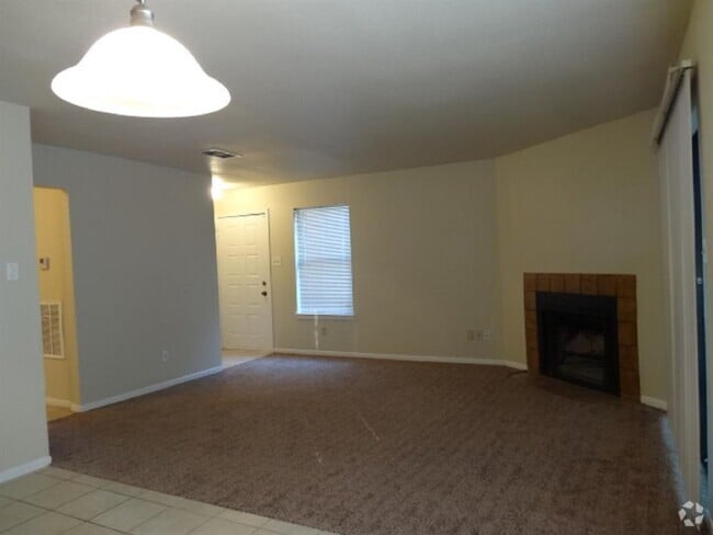 Building Photo - 3215 Hirschfield Rd Unit D Rental