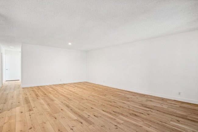 Photo - 9000 Clifton Way