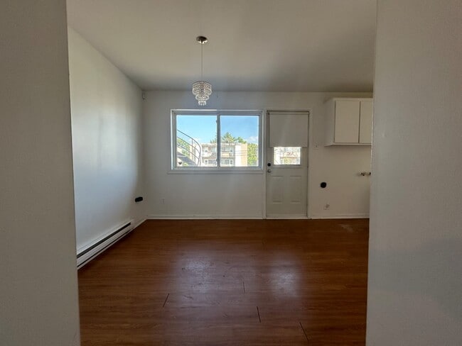 Building Photo - 14380 Rue du Montmartre Unit 6