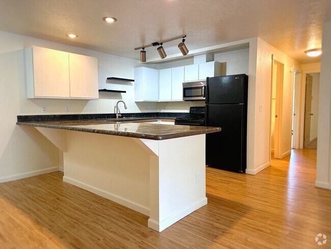 Building Photo - Regal Heights Rental