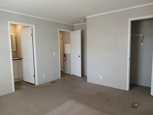 Photo - 5172 Chantelle Dr
