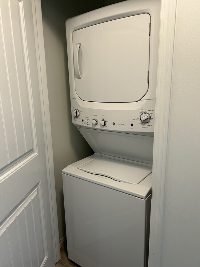 Photo - 11425-11467 67 St NW Unit 11425 - Main 1