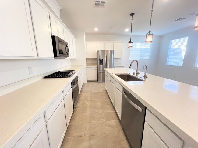 Photo - 3 bedroom, 2.5 bathroom home located in Skye Canyon!