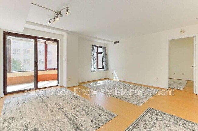 Photo - 2400 Clarendon Blvd