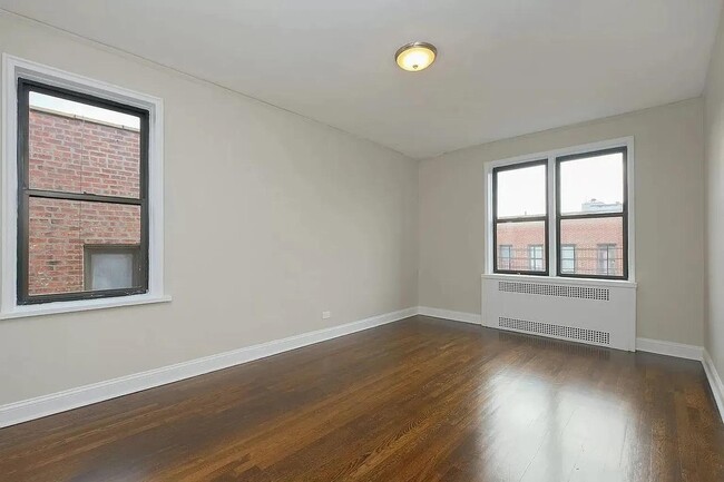Photo - 55 E 190th St