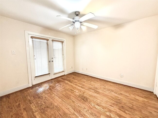 Photo - 8638 Meadowcroft Dr