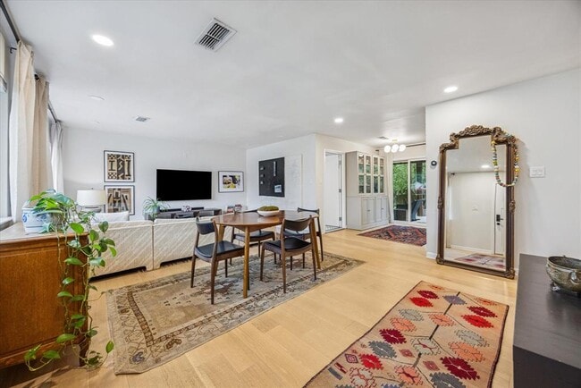 Photo - 6809 Meadow Cir