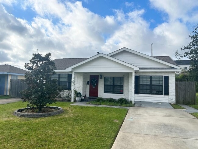 Building Photo - 221 Hyta St