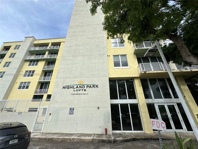 Building Photo - 1350 NW 8th Ct Unit PH-3