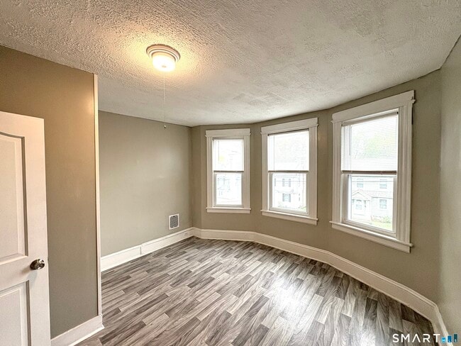 Photo - 208 Fairview Ave