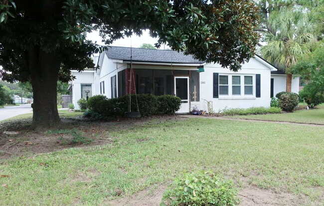 Building Photo - Minutes from Savannah, shops and restaurants