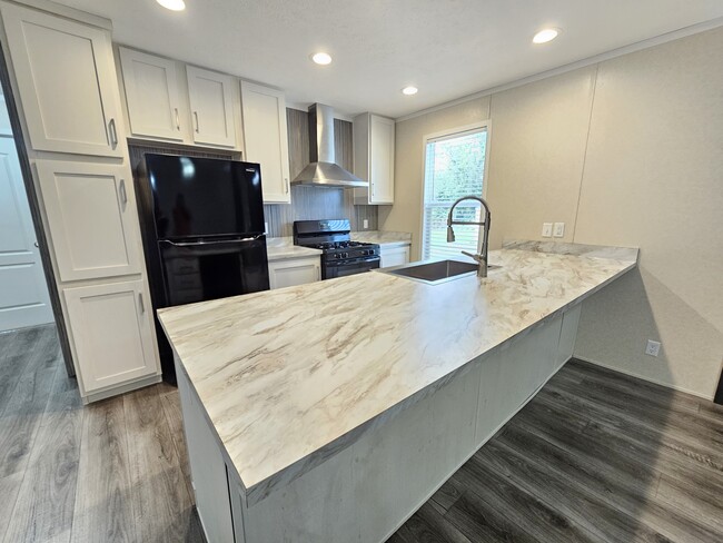 Building Photo - 52 Ash Ave Rental