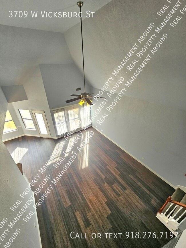 Building Photo - 3709 W Vicksburg St