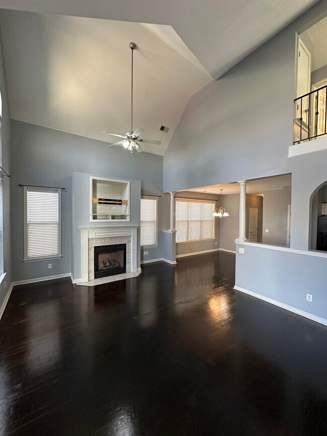 Photo - 1331 Island Pl E