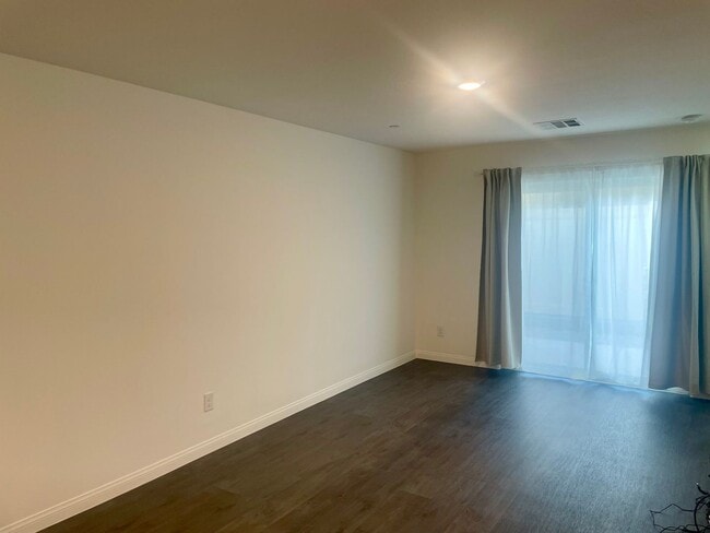 Photo - 3 bed 2 bath 2 car garage Townhome "On the Strip" South Las Vegas Blvd