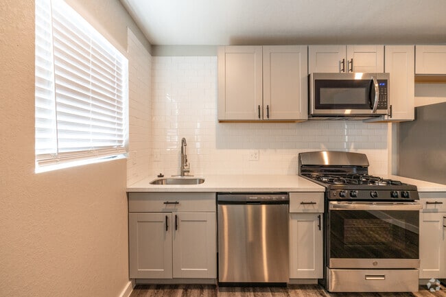 Photo - 5201 Crawford St