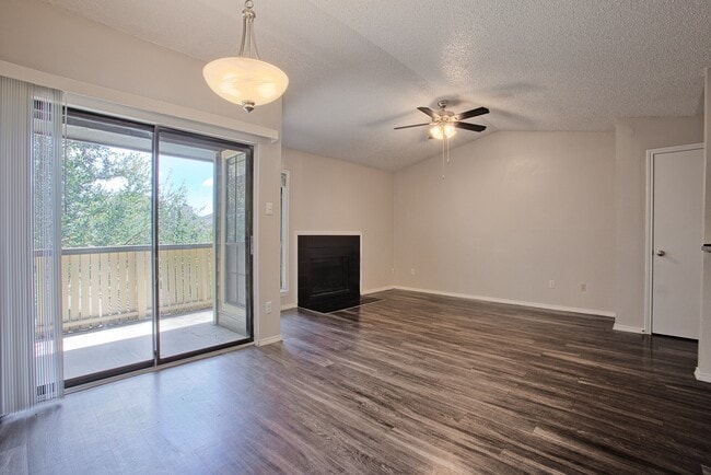 Building Photo - Summer Grove