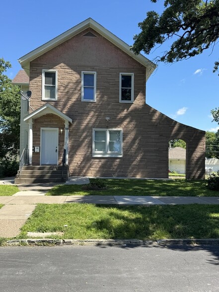 720 E 14th St