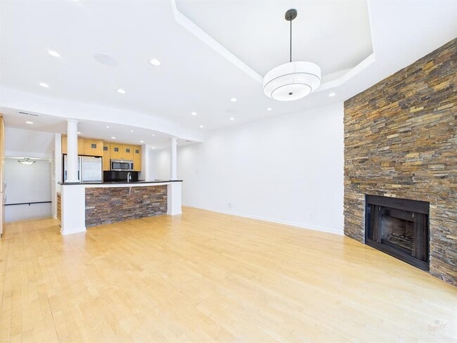 Building Photo - 1501 Barton Springs Rd Unit 222 Rental
