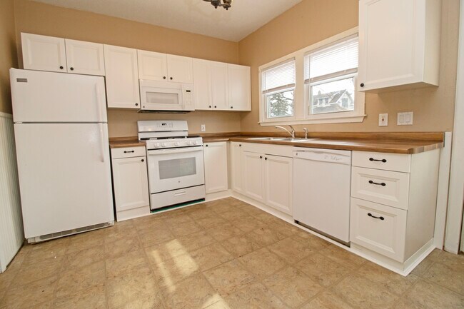 Photo - 1910 3rd St N