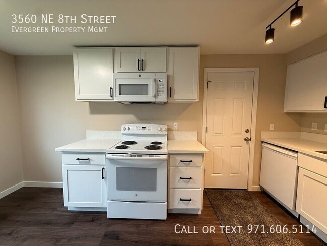 Photo - 3560 NE 8th St