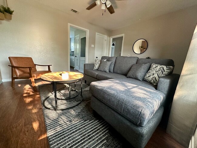 Photo - 1605 S 43rd St