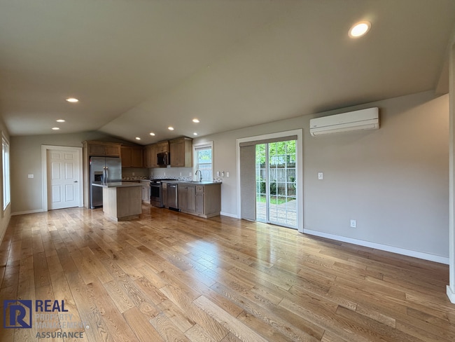 Photo - 1410 SE Alder St