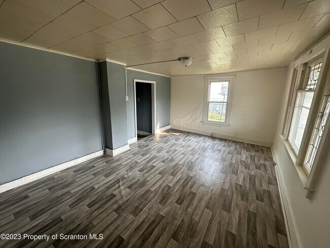 Photo - 161 S Main St