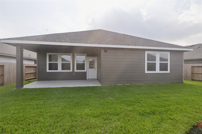 Building Photo - 698 Daniels Lk Ln
