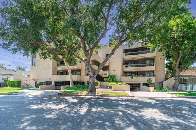 Building Photo - 2121 Scott Rd Unit 202 Rental