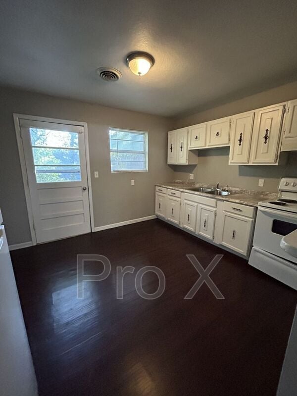 Photo - 1303 E 9th St