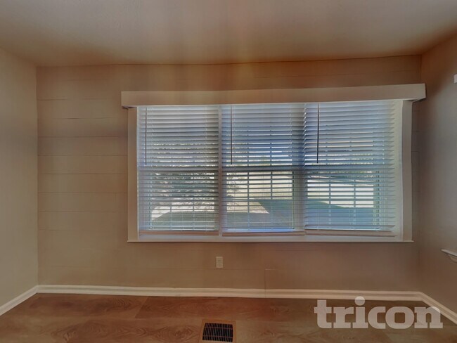 Photo - 146B Waterford Way