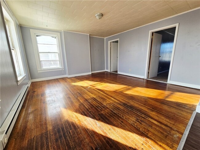 Photo - 81 Genesee St