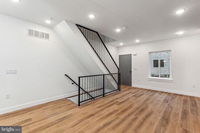 Photo - 2023 N Reese St