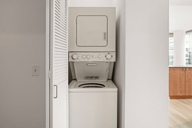 Photo - 736 S Clark St