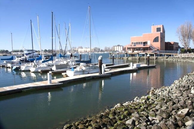 Photo - BEAUTIFUL TOP FLOOR 1 BED 1 BATH CONDO W/... Unit 336