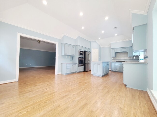 2115 Grandmill Ln
