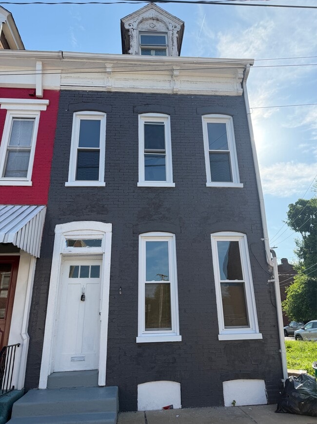 Photo - 563 S Queen St