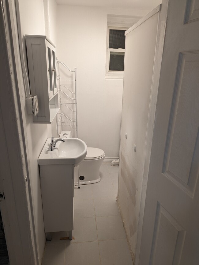 Building Photo - 959 Main St E Unit 1 - 2Br1Wr