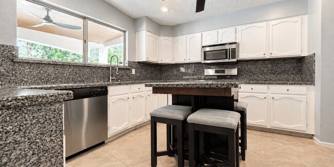 Photo - 13914 Bonnington Dr