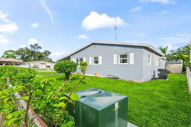 Photo - 4685 SW 33rd Dr