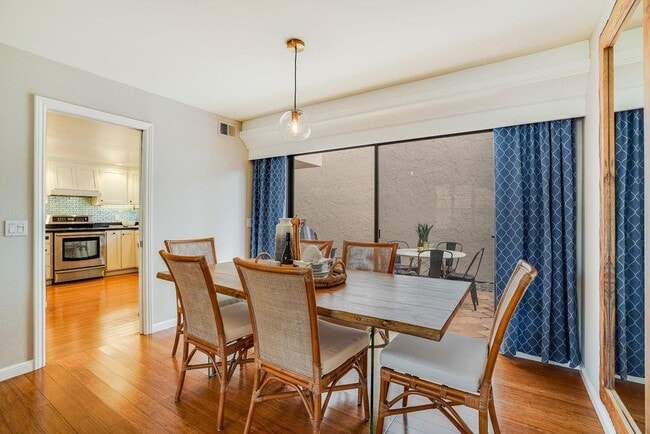 Photo - 402 Hogarth Terrace