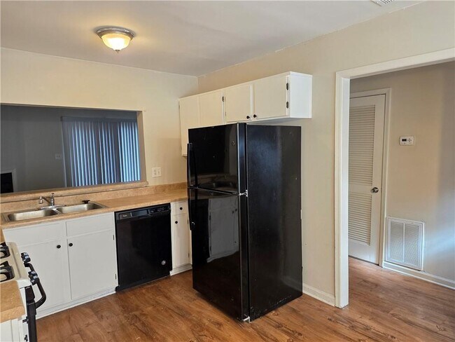 Photo - 1225 Oakplace Dr SW Unit B