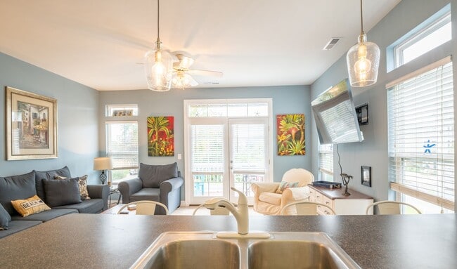 Photo - Mellow Yellow @ 1114 Bonito Lane #1