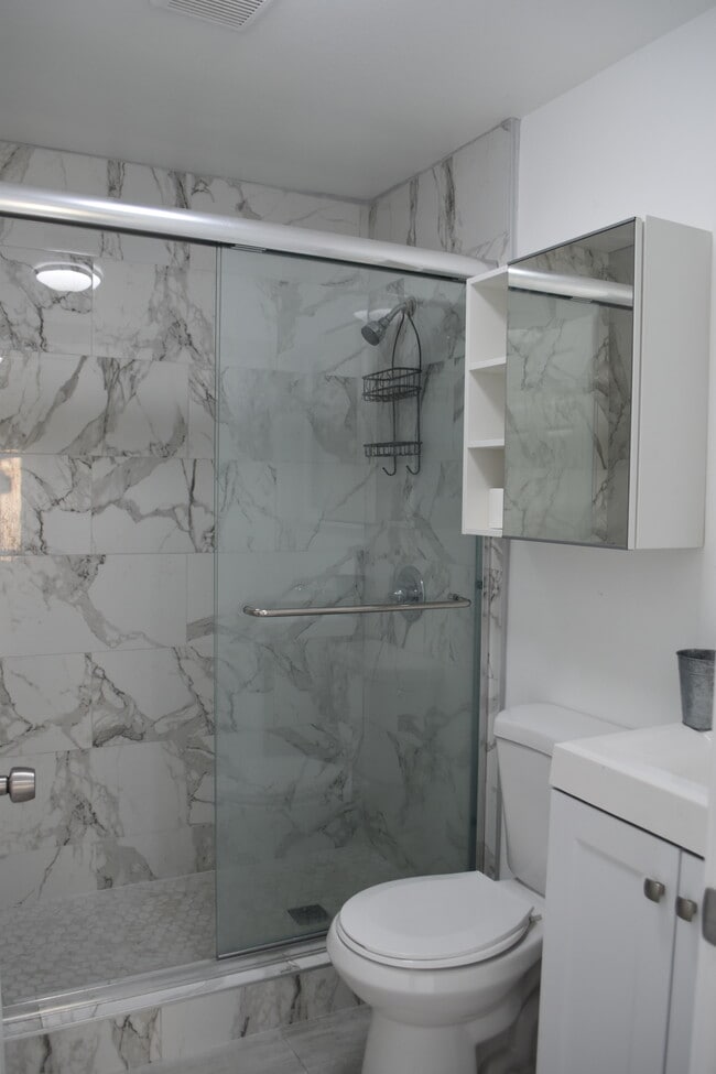 Photo - 922 E Century Blvd